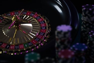 Live leaderboard tracks all players in the current round. Live leaderboard showing active players and their stakes